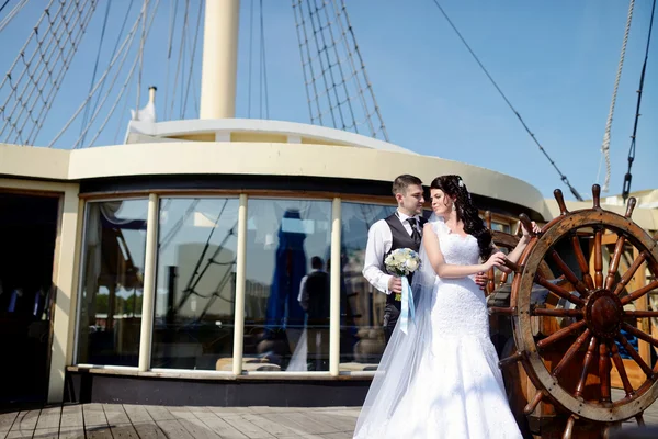 Casal bonito ao ar livre — Fotografia de Stock