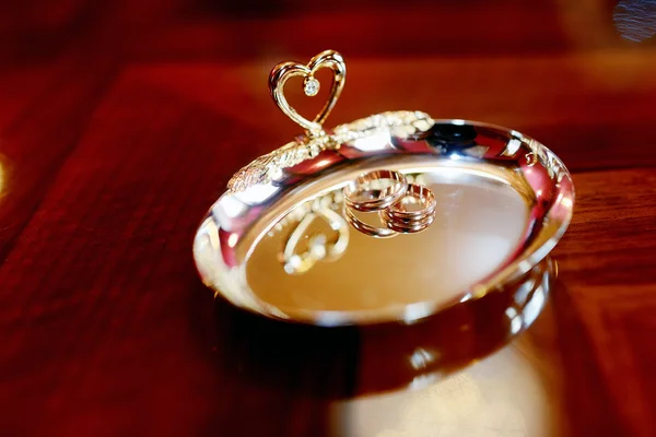 Beautiful wedding rings — Stock Photo, Image