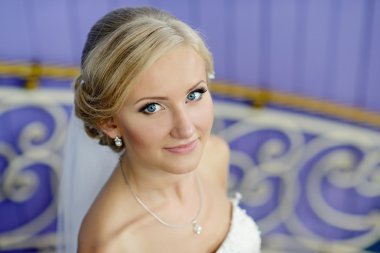 güzel sarışın gelin gelinlik