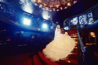 güzel sarışın gelin