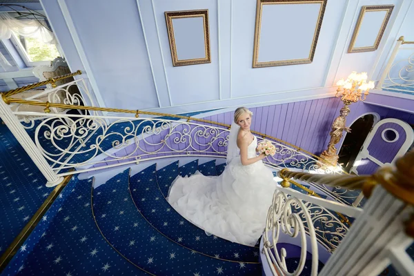 güzel sarışın gelin gelinlik