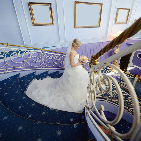 güzel sarışın gelin gelinlik