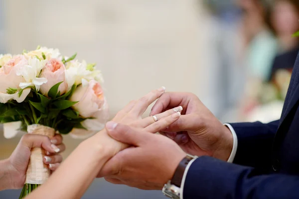 Wedding couple on marriage ceremony — Stock Photo, Image