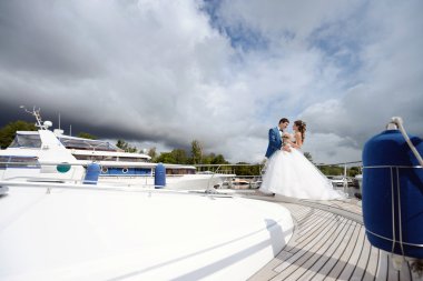 Yatta sarılma Düğün çifti