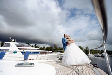 Yatta sarılma Düğün çifti