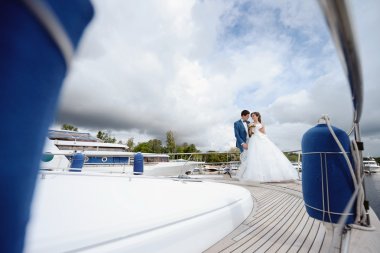 Yatta sarılma Düğün çifti