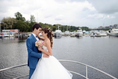 Yatta sarılma Düğün çifti