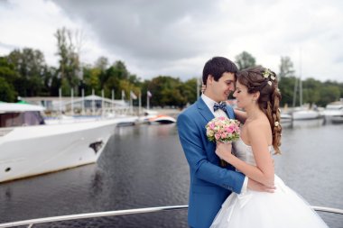 Yatta sarılma Düğün çifti