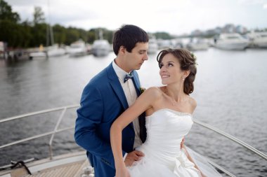 Yatta sarılma Düğün çifti