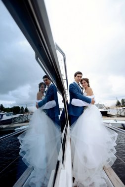 Yatta sarılma Düğün çifti