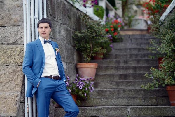 Handsome groom posing in suit — Stock Photo, Image