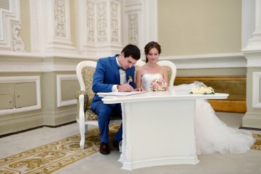 Gelin ve damat evlilik kaydetme