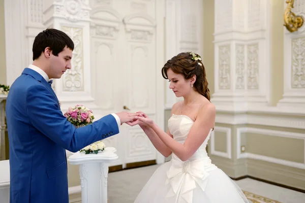 Pareja de boda en la ceremonia de matrimonio — Foto de Stock