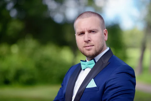 Handsome groom in suit — Stock Photo, Image