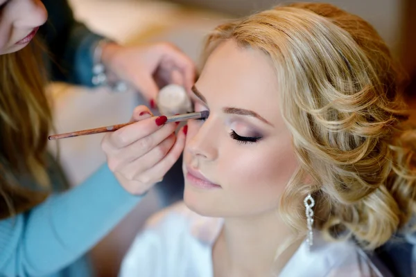 Wedding makeup for bride — Stock Photo, Image