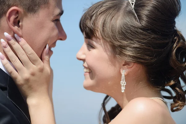 Beautiful wedding couple hugging — Stock Photo, Image