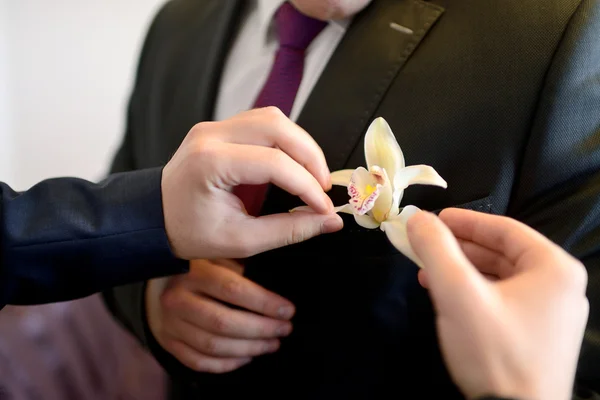 Groom wearing boutonniere