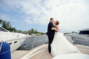 Yatta sarılma Düğün çifti