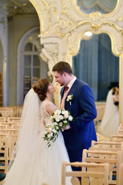 Güzel düğün çifti zarif iç