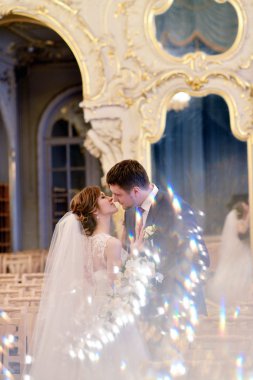 Güzel düğün çifti zarif iç