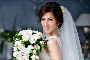 güzel bir gelin buketi ile