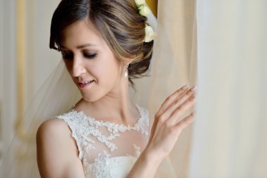 Peçeli gelinlik içinde güzel gelin