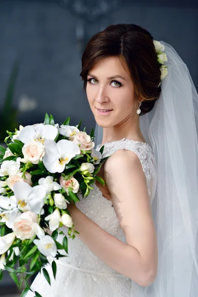 güzel bir gelin buketi ile