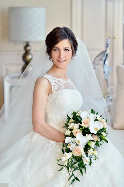 güzel bir gelin buketi ile