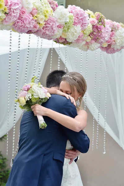 Casal de casamento bonito registrar casamento — Fotografia de Stock