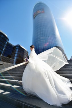 Gelinlik içinde güzel gelin