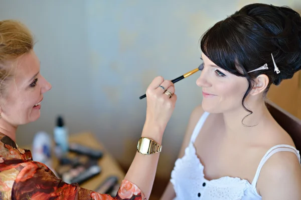 Artista maquillaje para novia — Foto de Stock