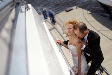 Yatta sarılma Düğün çifti