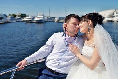 Güzellik gelinle damat yat üzerinde