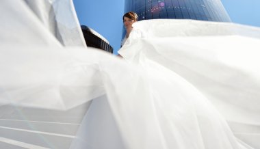 Gelinlik içinde güzel gelin