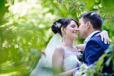 Güzellik gelinle damat doğada