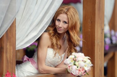 Güzellik gelin buketi ile