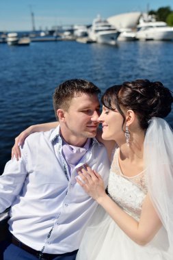 Güzellik gelinle damat yat üzerinde