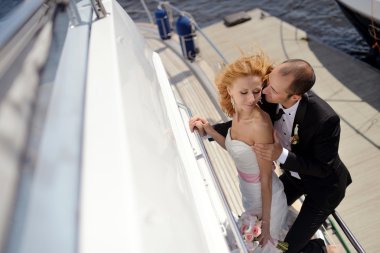 Yatta sarılma Düğün çifti