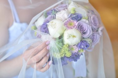 renkli buket düğün tutan gelin