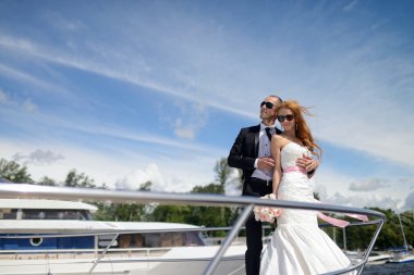 Yatta sarılma Düğün çifti