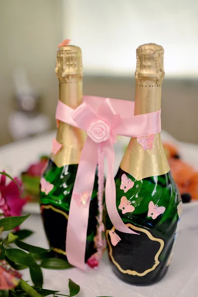 Бутылки Шамплейн на свадебном столе — стоковое фото