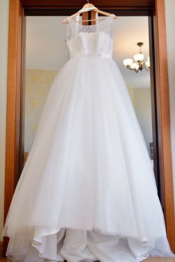 Güzel beyaz gelinlik