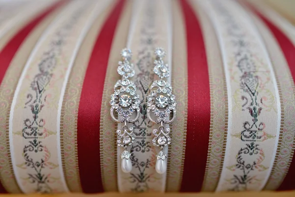 Сережки красиві весілля — стокове фото