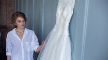 Gelinlikli güzel gelin