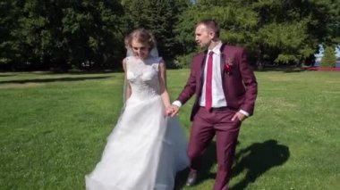 Gelin ve damat yürüyüş