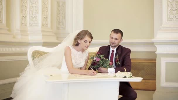 Wedding couple marrying — Stock Video