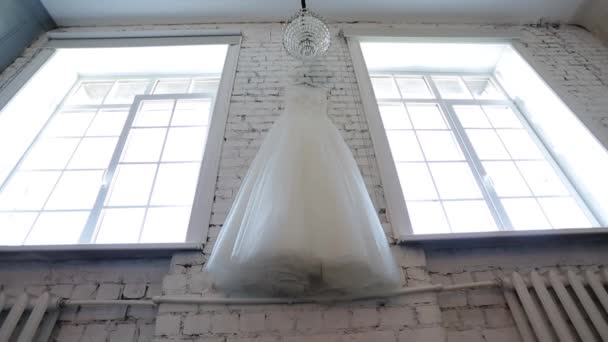 Witte bruiloft jurk — Stockvideo