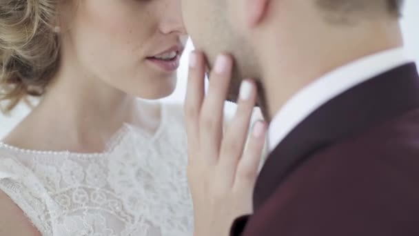 Sposa e sposo abbraccio — Video Stock