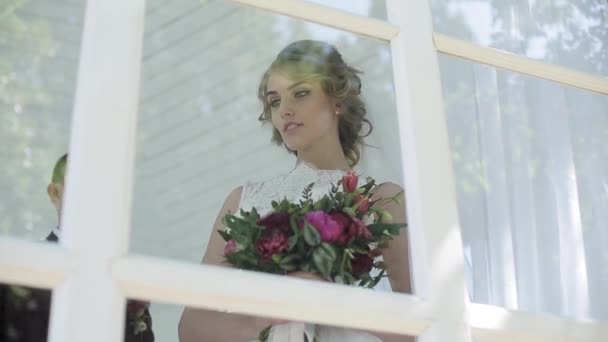 mariée et marié câlin