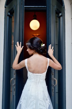 Gelinlik giymiş gelin